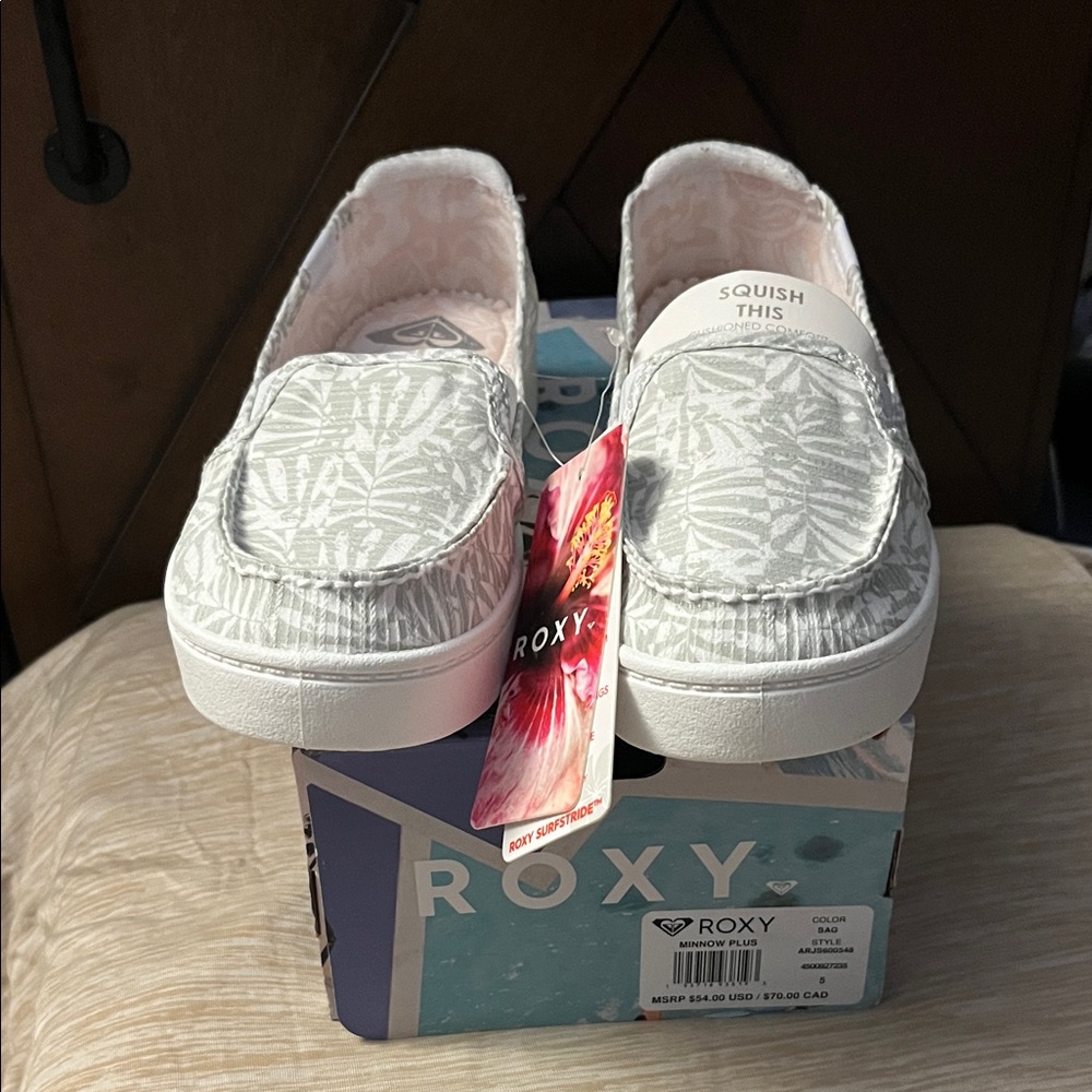 Roxy Women's White and Gray Patterned Loafers